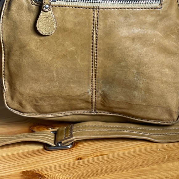 Lockheart Boho Tan Leather Button Bag - Picture 15 of 16